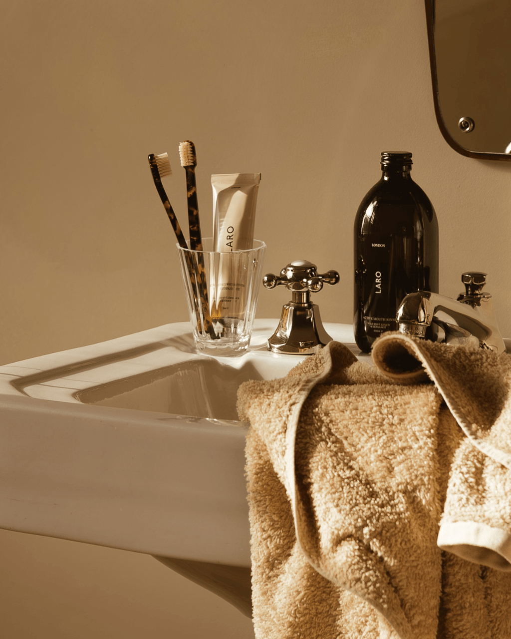 Through the window The Signature Edit - Oral Wellness Set