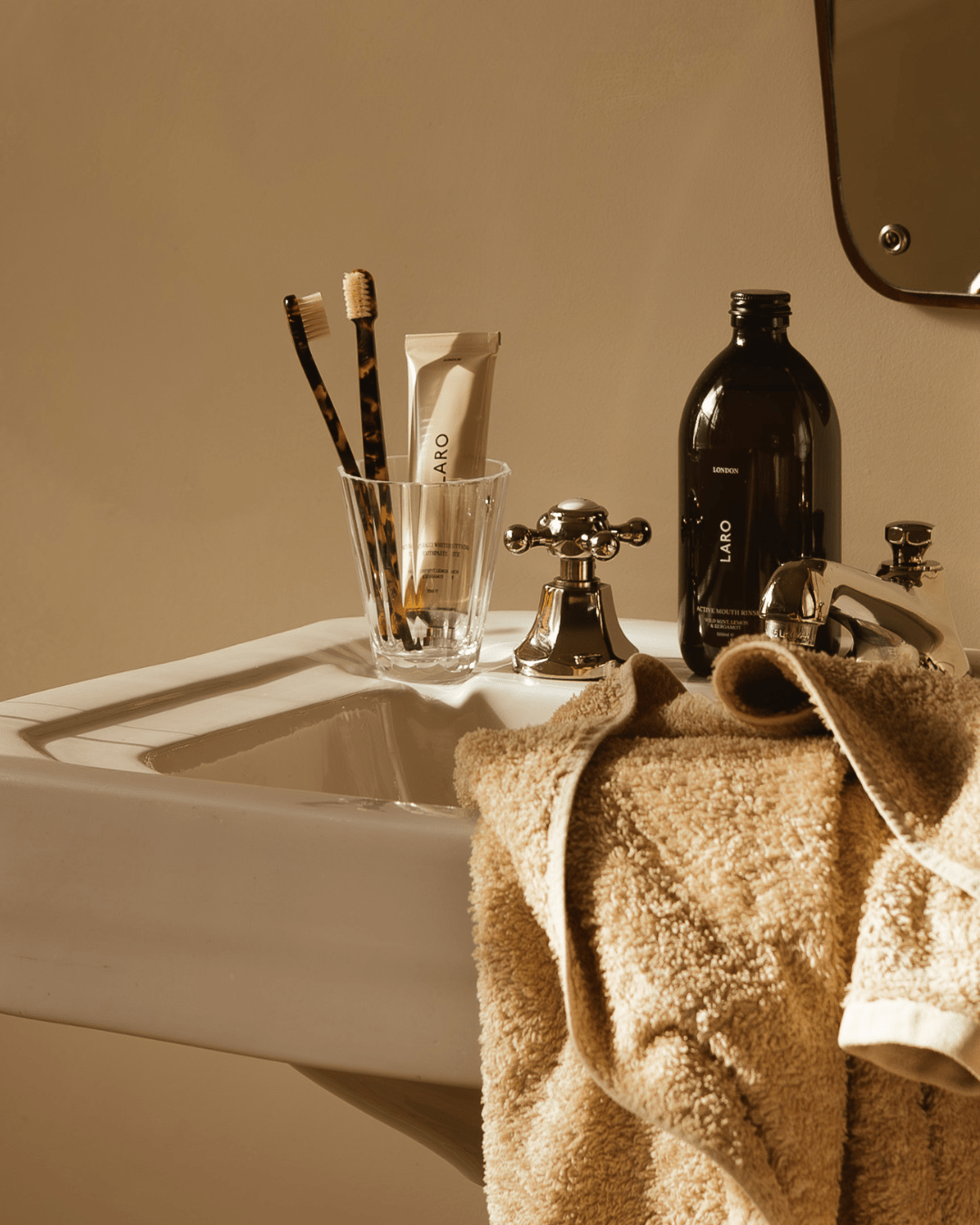 Through the window The Signature Edit - Oral Wellness Set